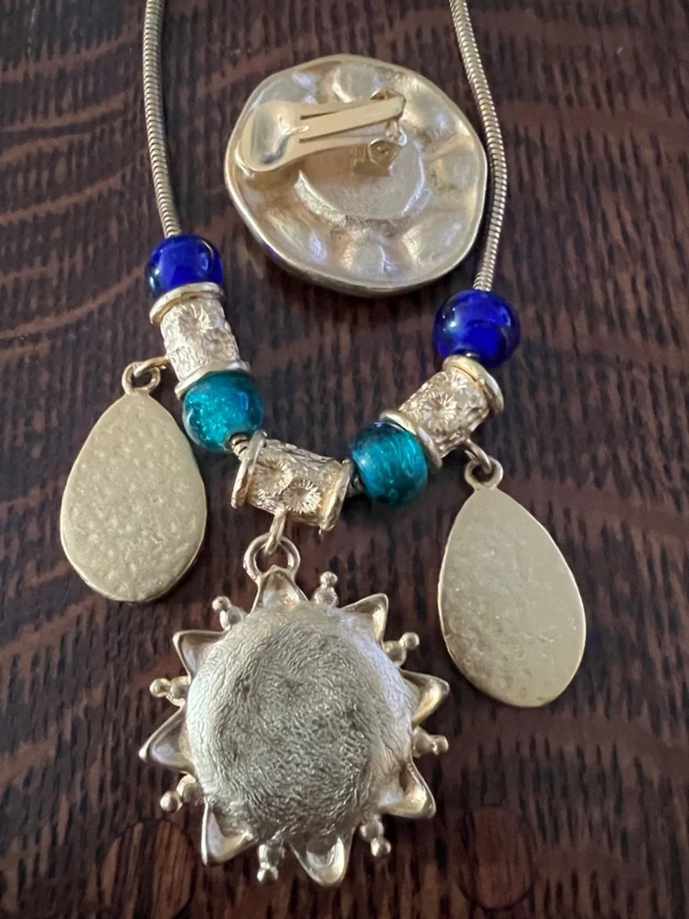 WAKEBY FOREST Goldtone Sun & Seashell Charm Necklace with matching Earrings NWT - Picture 5 of 6